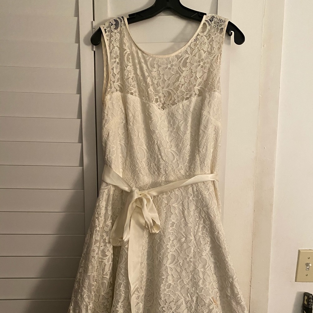 Sleeveless lace dress with sash detail